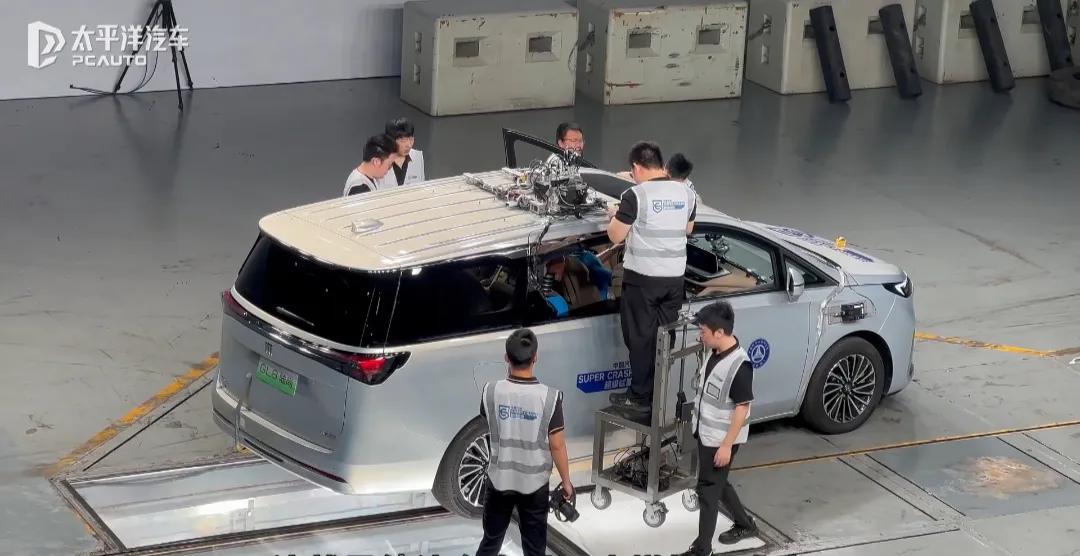 MPV标杆的底蕴都是撞出来的，GL8陆尚安全解读来了1、碰撞车方面，现在国标碰