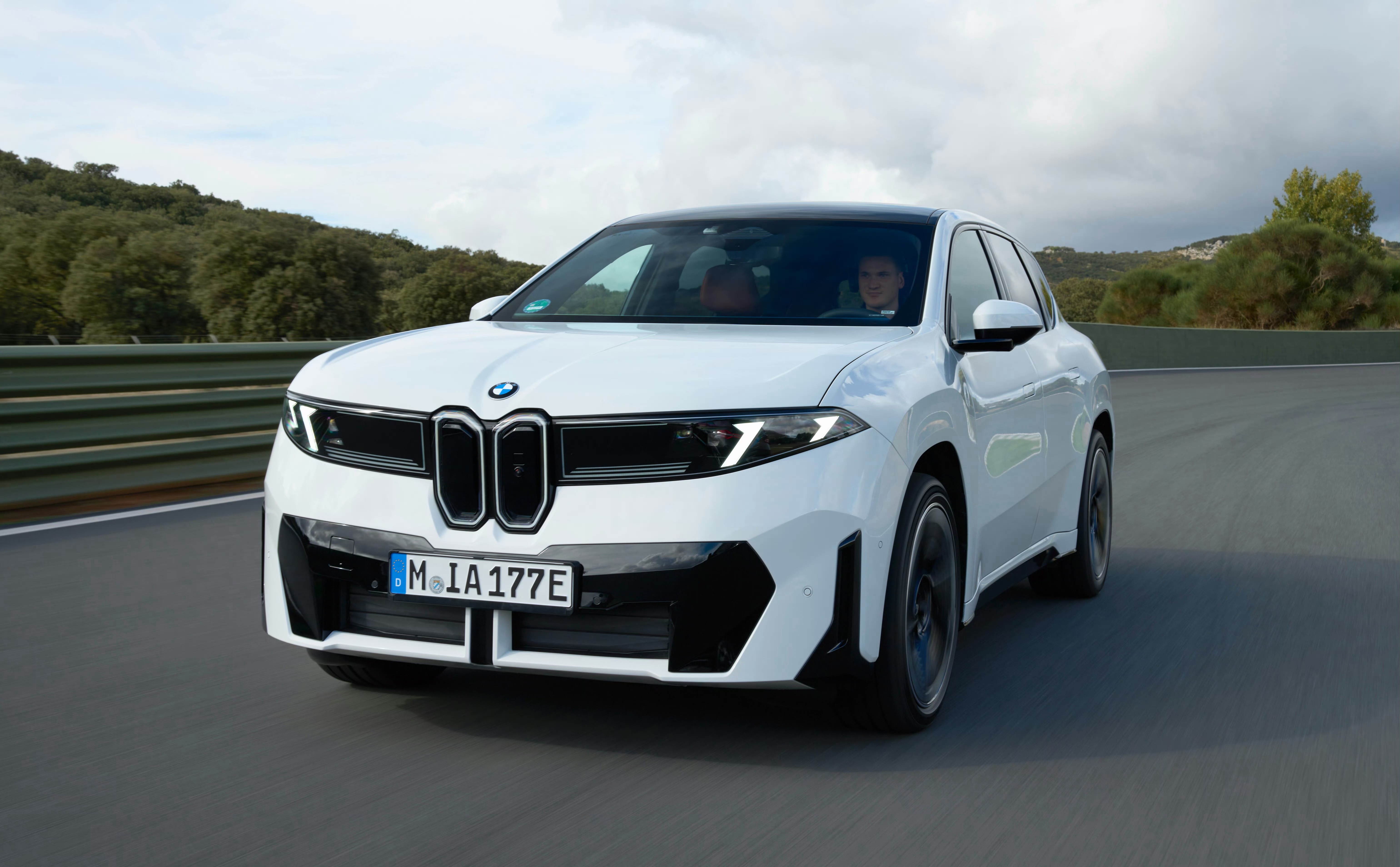 相比保时捷，我还是更佩服宝马的设计师。