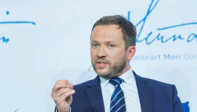 爱沙尼亚外长当众发飙，称要搞定莫斯科先解决北京，此言一出全场鸦雀无声！202