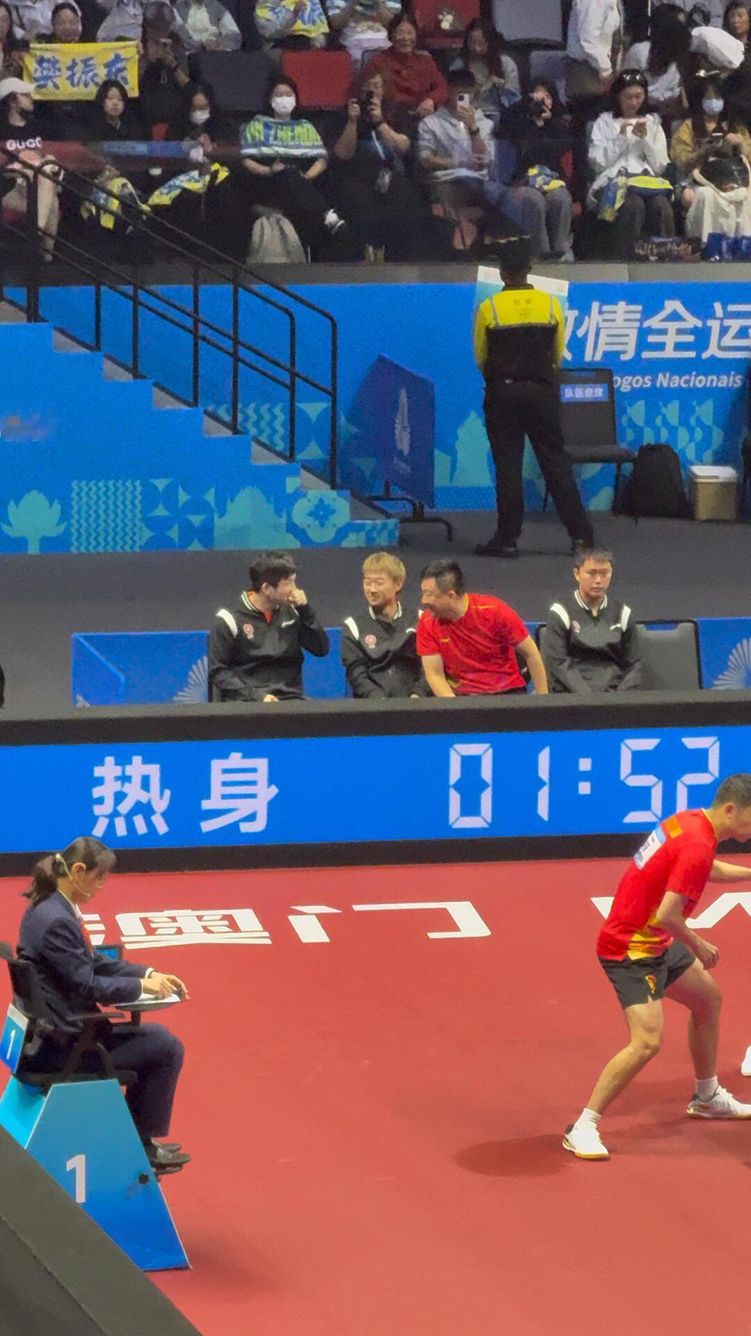 聊的好开心啊，子豪在中间还真是欢乐人，自娱自乐，关系真好！赵钊彦和樊振东之前都