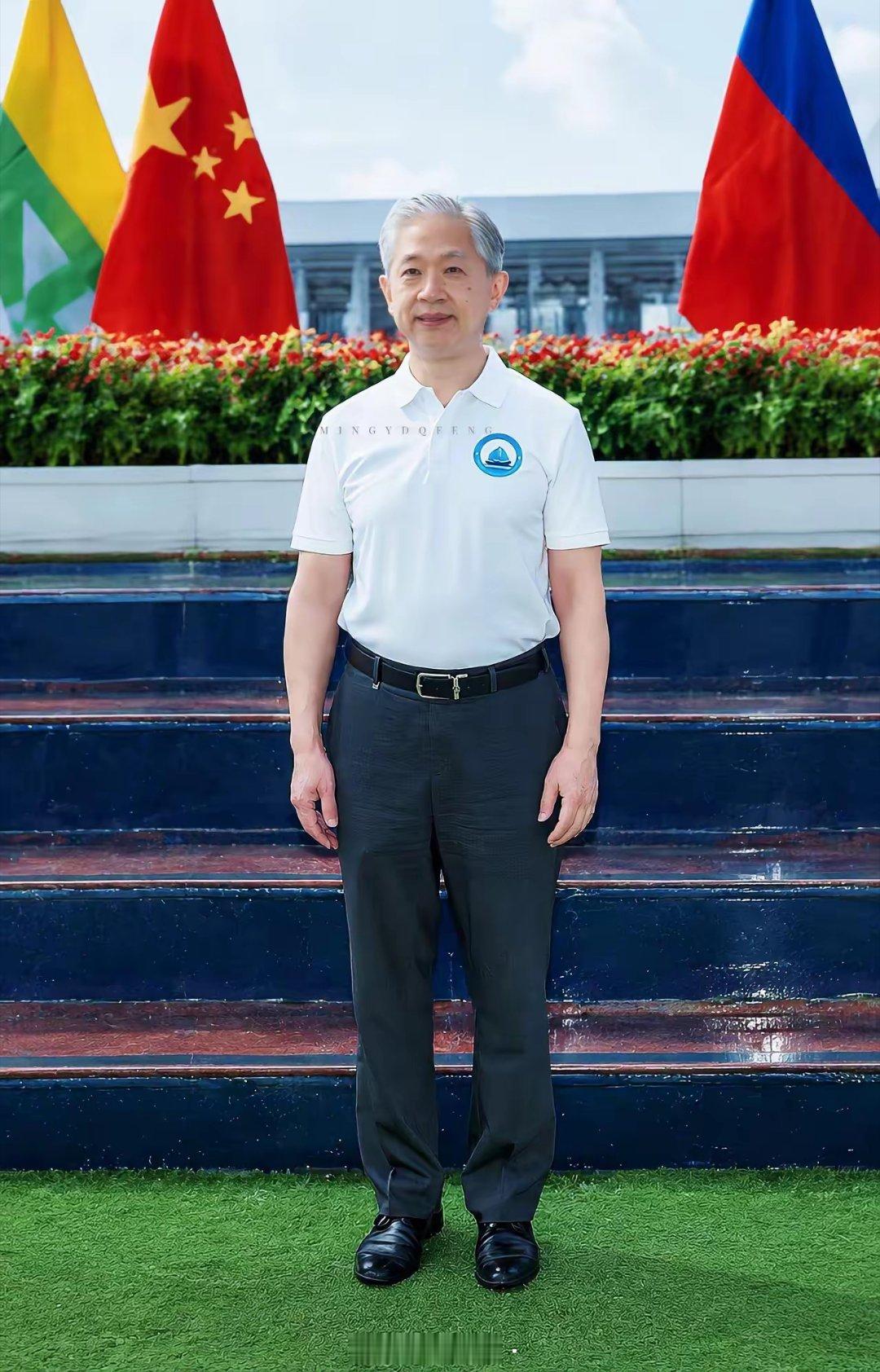 汪文斌——中国驻柬埔寨大使身姿挺拔，神采奕奕