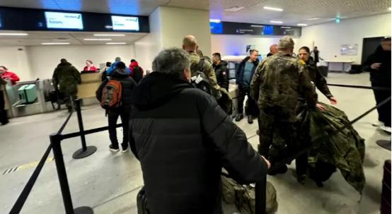 欧洲协助丹麦保卫格陵兰岛的行动成了笑话。 格陵兰岛的极寒寒风中，刚落地不久的