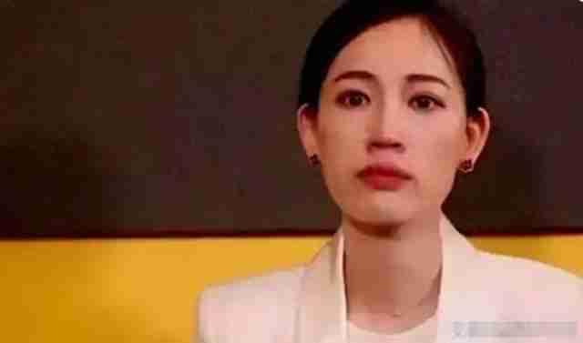 马蓉离婚分得五千万，在澳洲挥霍后坐吃山空，如今被拍到在超市打工，生活拮据。今