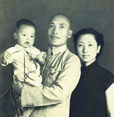1936年，一名国民党中将跟随红军走完长征，谁知等到了延安，毛主席却对他挥了挥手