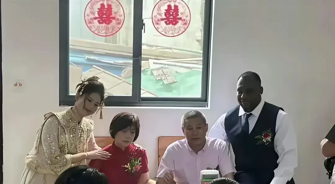 这女子太优秀了，最终如愿以偿地嫁给了一个外国人，也算是寻得了自己的真爱。在这大喜