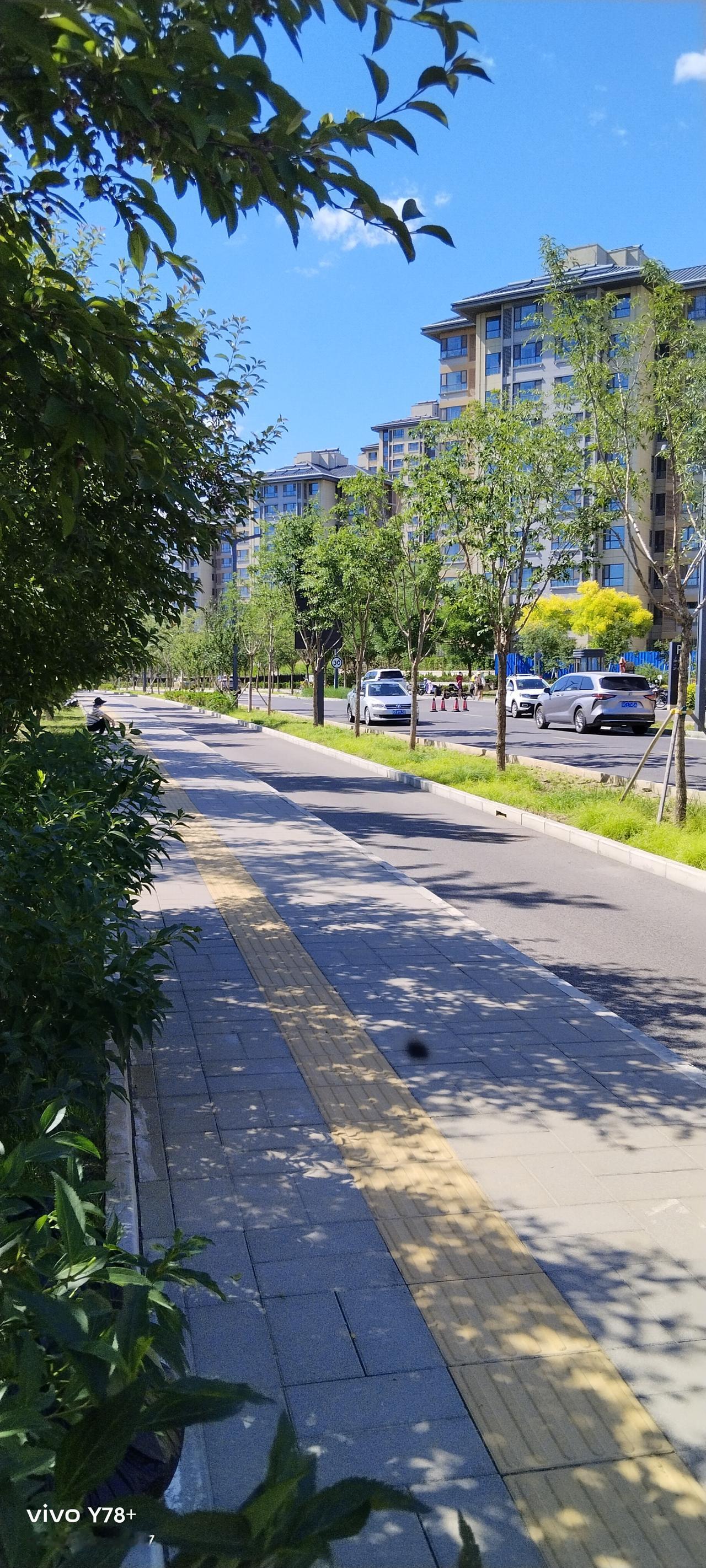 在基层上班的公务员，特别是40岁以下，县级及以下单位上班的公务员，女性能占到4分