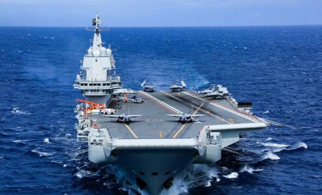 果不其然。中国海军突然宣布了，国产大型航母“福建舰”进入海试阶段和辽宁舰