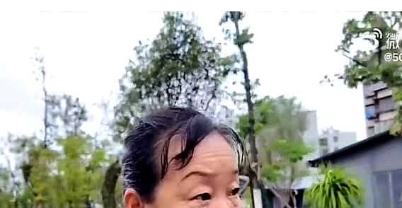 网络红人苏敏从法国回云南后，发现她的高级房车被水淹了。这年头啥怪事都能碰