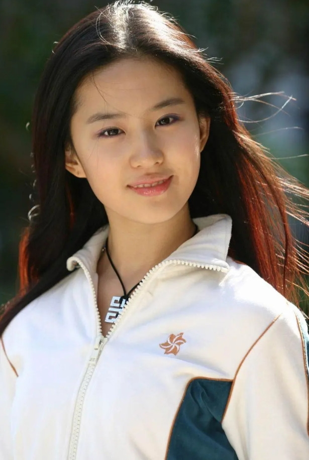 长泽雅美和刘亦菲谁更美。两个都是87年的，比较有可比性
