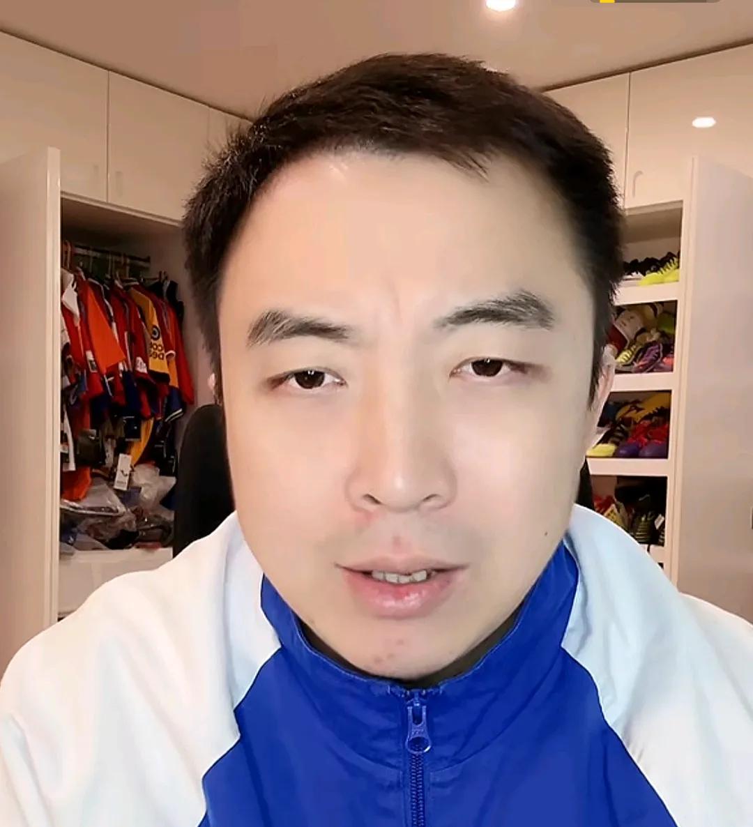 解说员袁甲表示，邝兆镭很有可能像何小珂一样踢不出来。他在直播时表示，何小珂以前