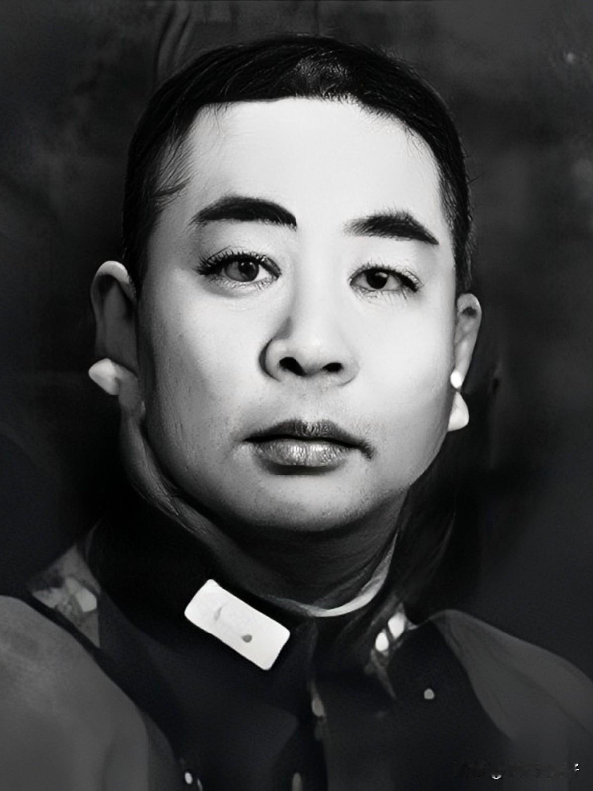 师长萧克看到一俘虏大惊失色，连忙对看守说：不用捆他了。1931年冬，当时的红