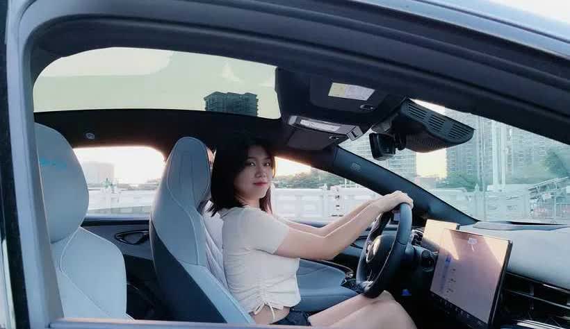 跑高速想省油，车速不是越快或越慢就好，好多车主都不知道，得看车的排量。小