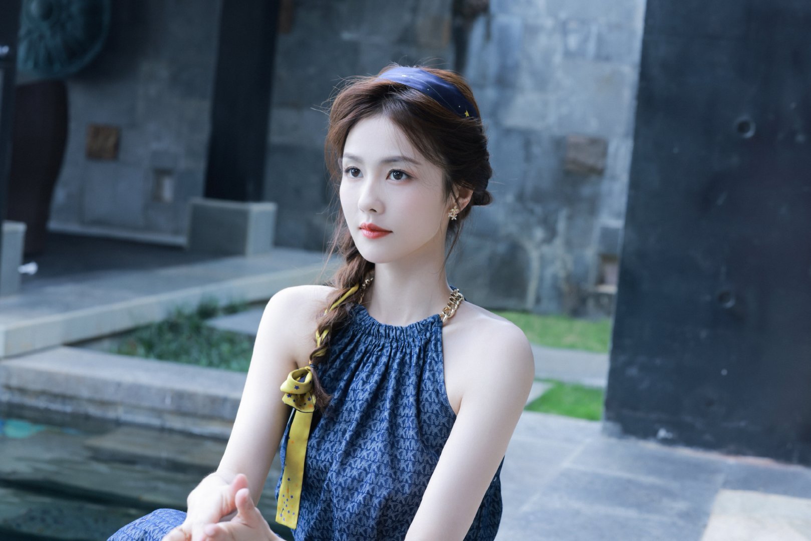 #白鹿#产出&静谧时光#白鹿项链上挂了家百货店#​