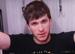 懂事的小李！里夫斯谈詹姆斯：“当勒布朗命中几个三分球后。”“我就知道，今