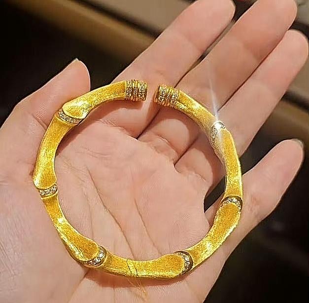 周大福卖到1590元一克，金饰终于涨成了买不起的样子3月8日，国内主要金店的