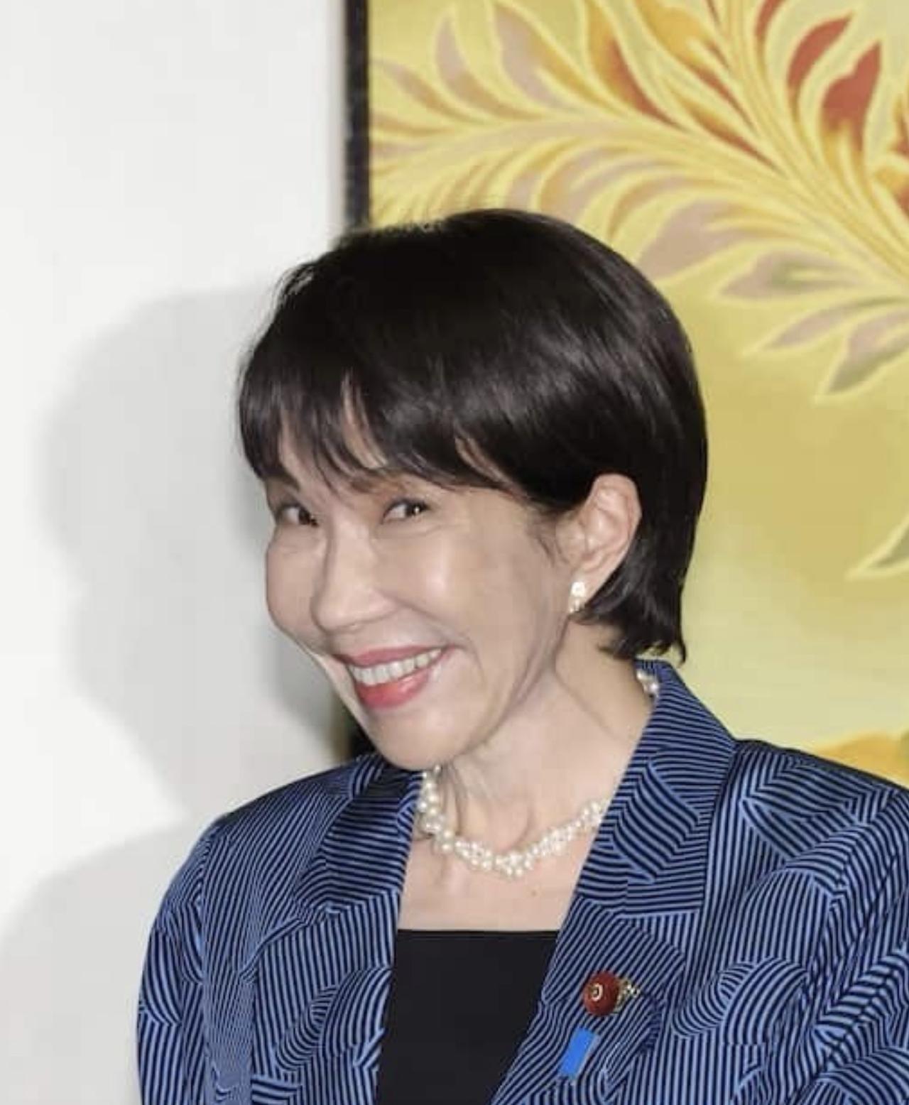 高市最近有多得意？这照片看得令人不适了：日本平衡被彻底打破，可能更危险了！日