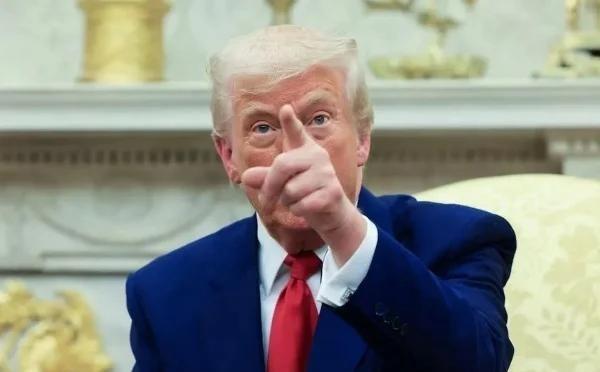 伊朗死扛美国，愣是没倒！很多人以为这证明了伊朗有多强。错了！这场冲突真正