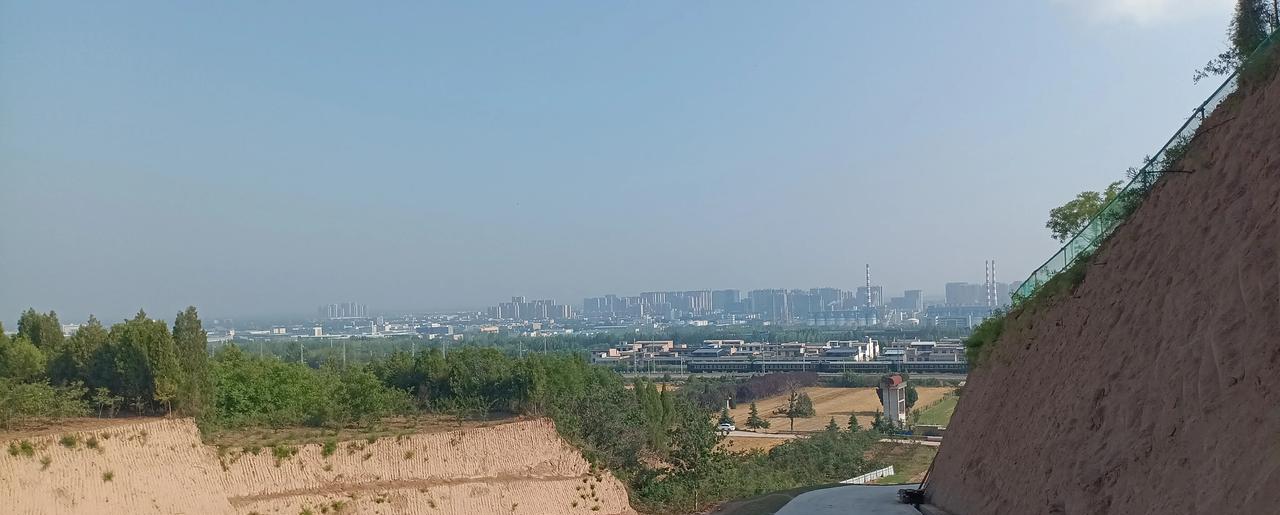 小区里两口子吵架，男的一气之下就喝了农药。喝完药之后就给自己洗了澡，换了一身干净
