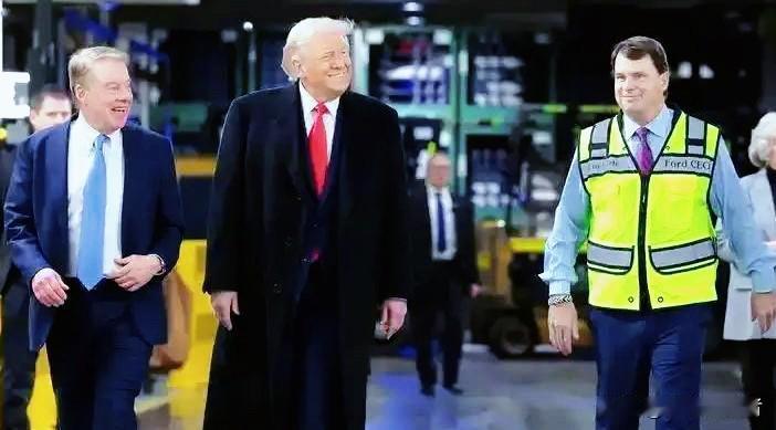 特朗普在福特工厂和工人互骂后，工人被停职，可没想到数万人连夜凑80万美金力挺这名