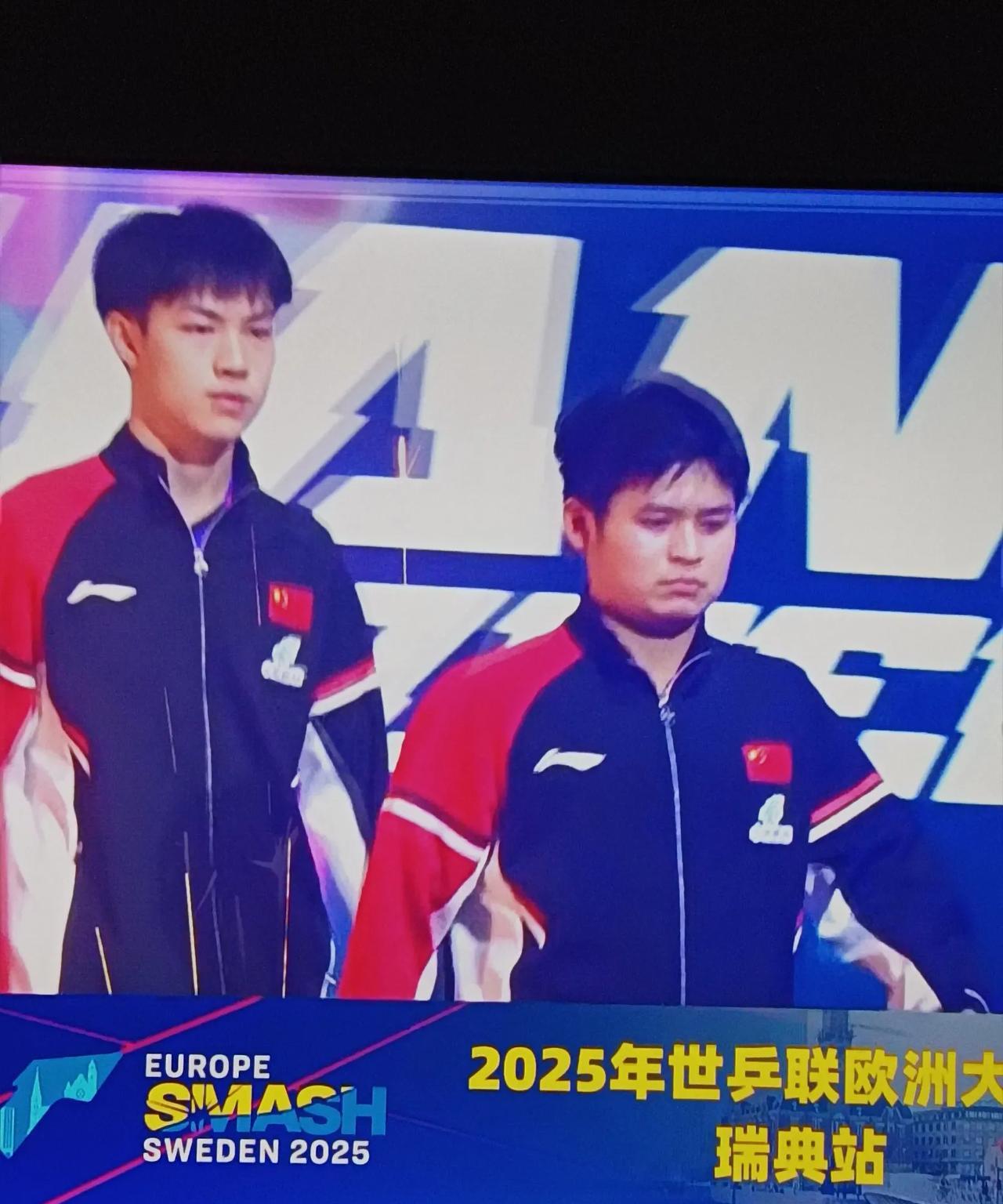 林诗栋/黄友政2:3被黄镇廷/陈颢桦逆转，林诗栋的第二金旁落。第一局开局，中国