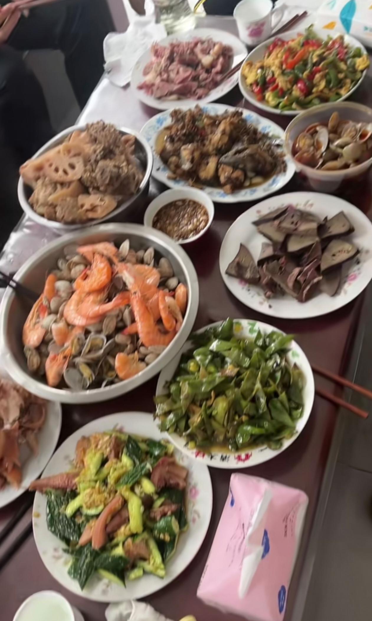 中秋节佳肴，猜猜是哪个地方的菜？