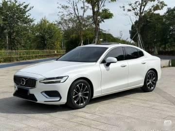 这辆开过的沃尔沃S60，2.0T的排量，安全行驶4万多公里，底盘非常紧...