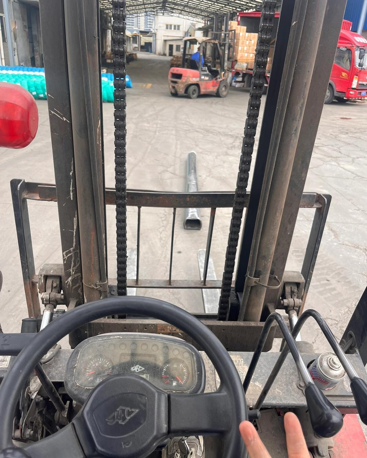 16元一小时招了一批临时工，发现其中有一个临时工会开叉车，人事找这个临时工谈话，