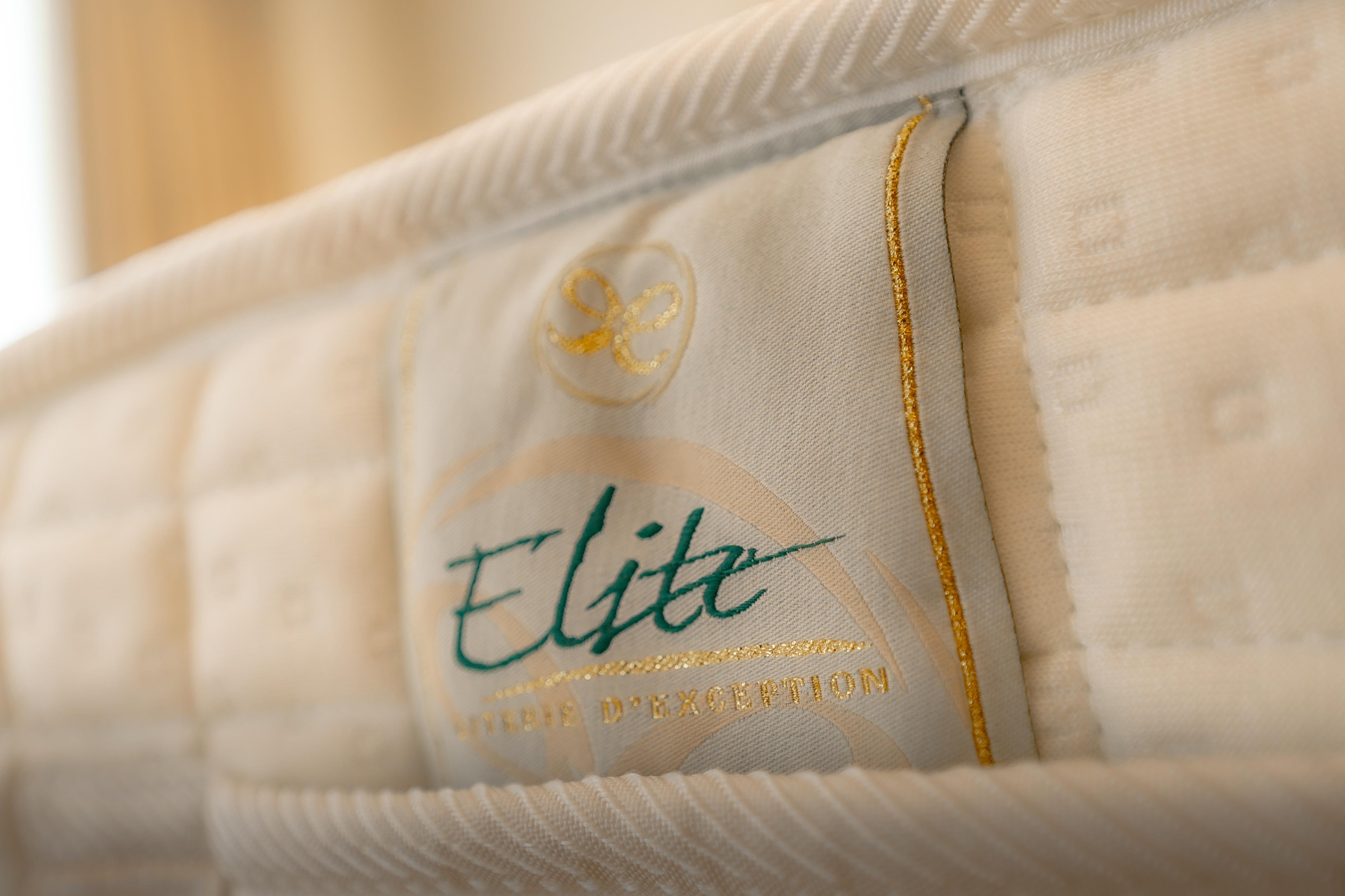 家里这套瑞士Elitebeds的床垫颜值还是挺高的，不仅睡着放松，看着也挺养眼。