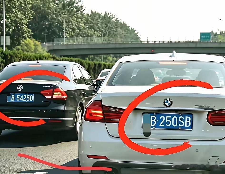 江苏某地高速路上遇到这两辆车巧遇遇到一起，不细琢磨也是很平常的事，可你细琢磨这两