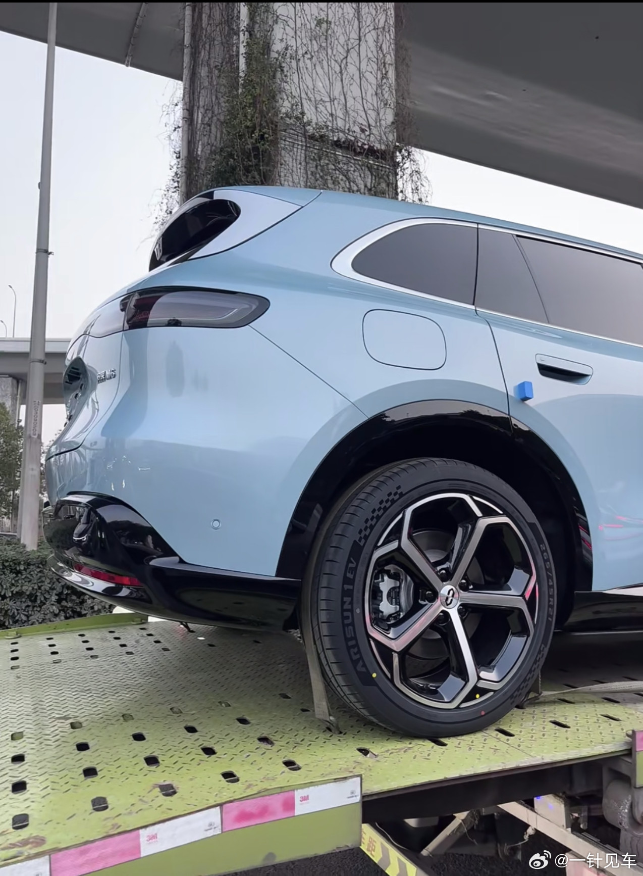 网友拍到了板车上的问界M6，到店还会远吗？