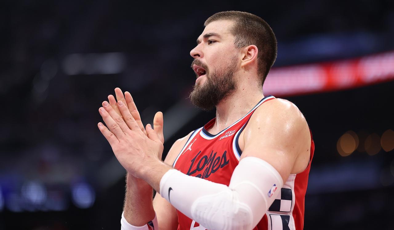 祖巴茨：我不应该这场复出的。快船115-146惨负凯尔特人，6连胜被终结。悲催