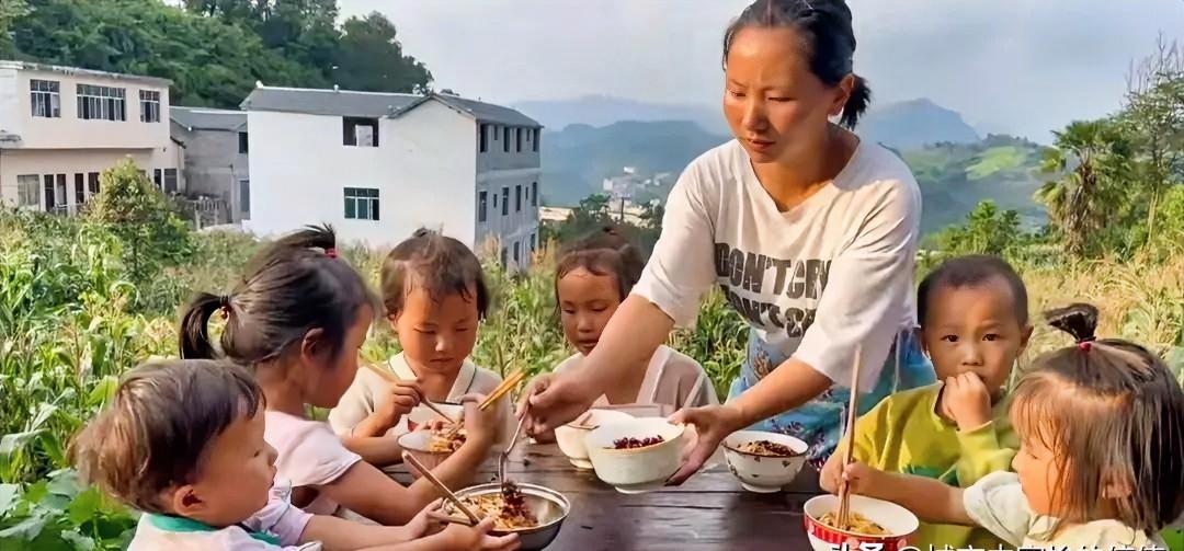 泪目！2021年，云南昭通一位95后儿媳妇，因为妯娌病逝，毅然辞掉城里的工作回大