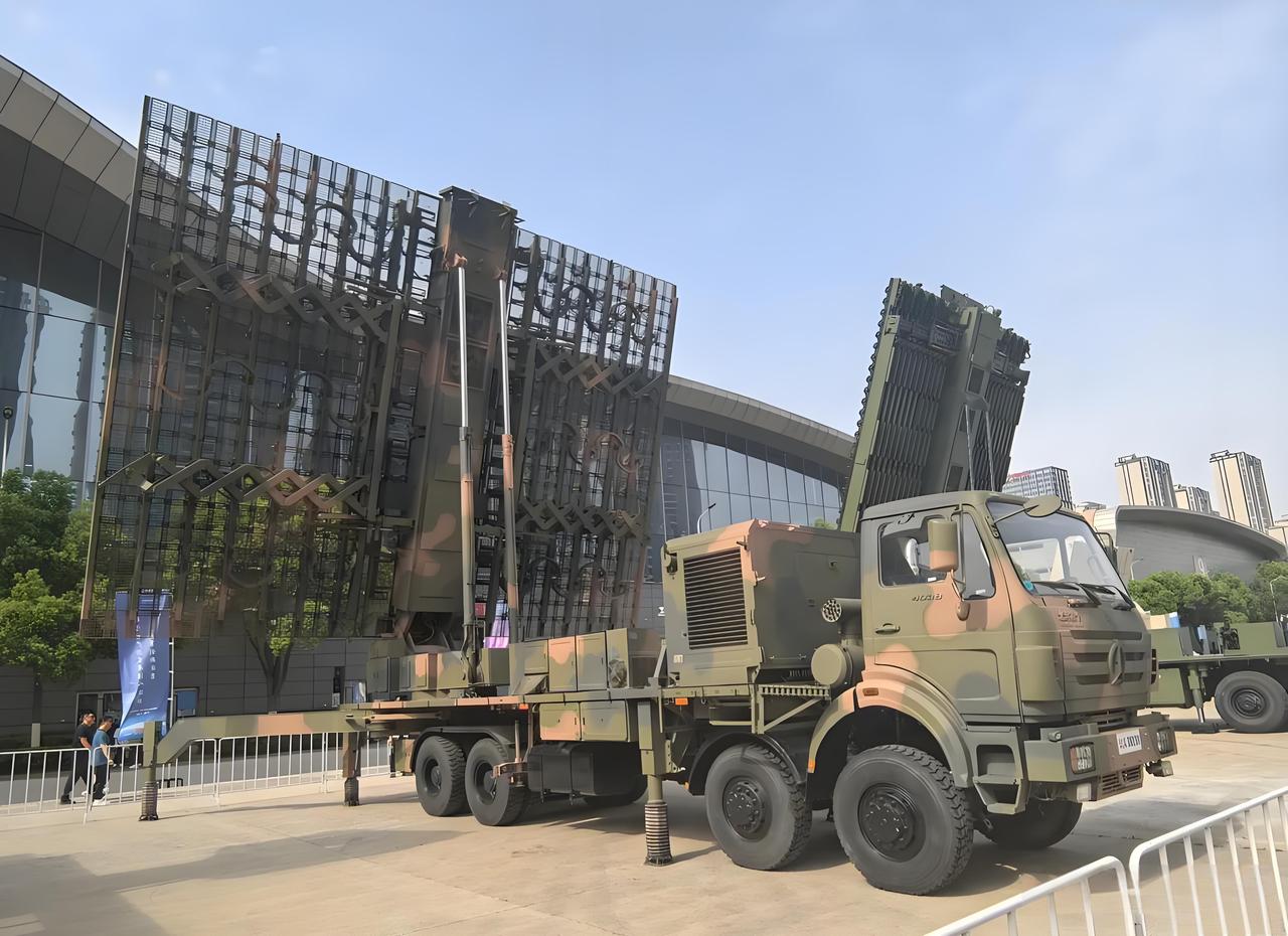 朋友们，你们有没有注意到一个新闻？咱们国产的JY-27远程预警雷达，号称能发现隐