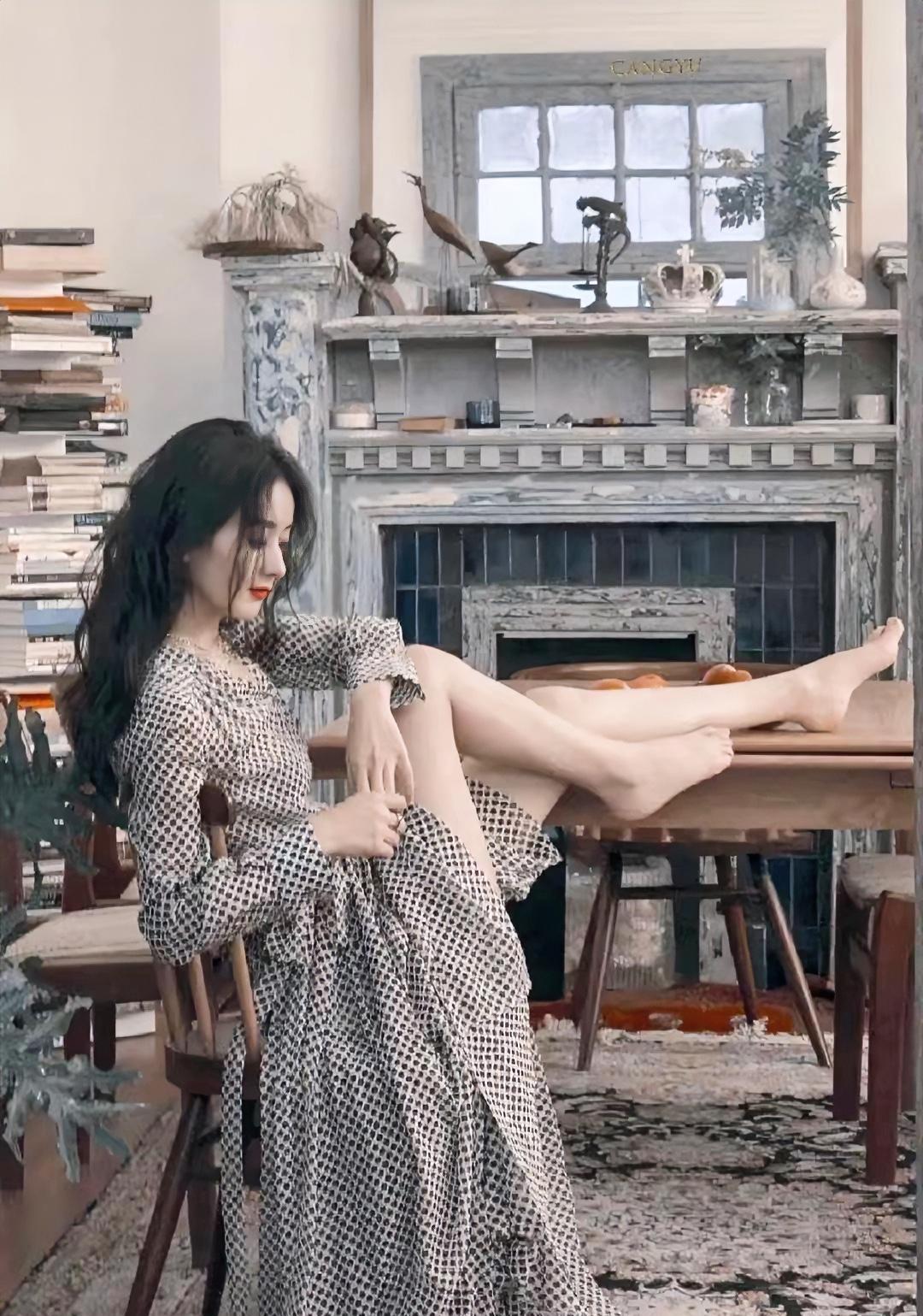 赵丽颖，165cm，从头到脚的美女，一张就封神了，你们看看是不是呢？