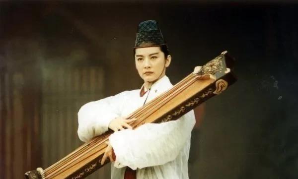 1991年，徐克筹拍《笑傲江湖》，突发奇想让林青霞演东方不败，直接把金庸气得跳脚
