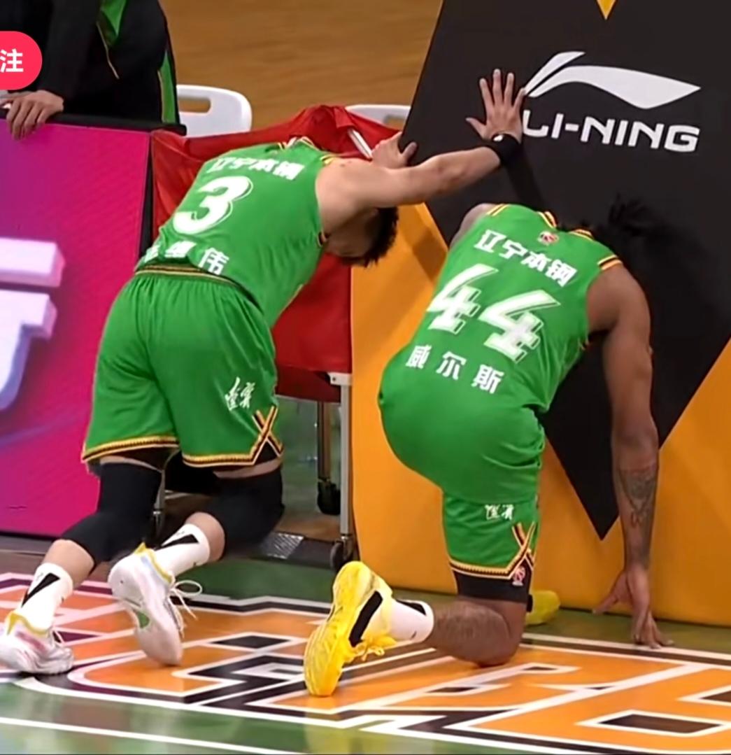 又一场完败！这就是现在的辽宁男篮，打比自己速度快有防守的球队，一律打不过！三点问