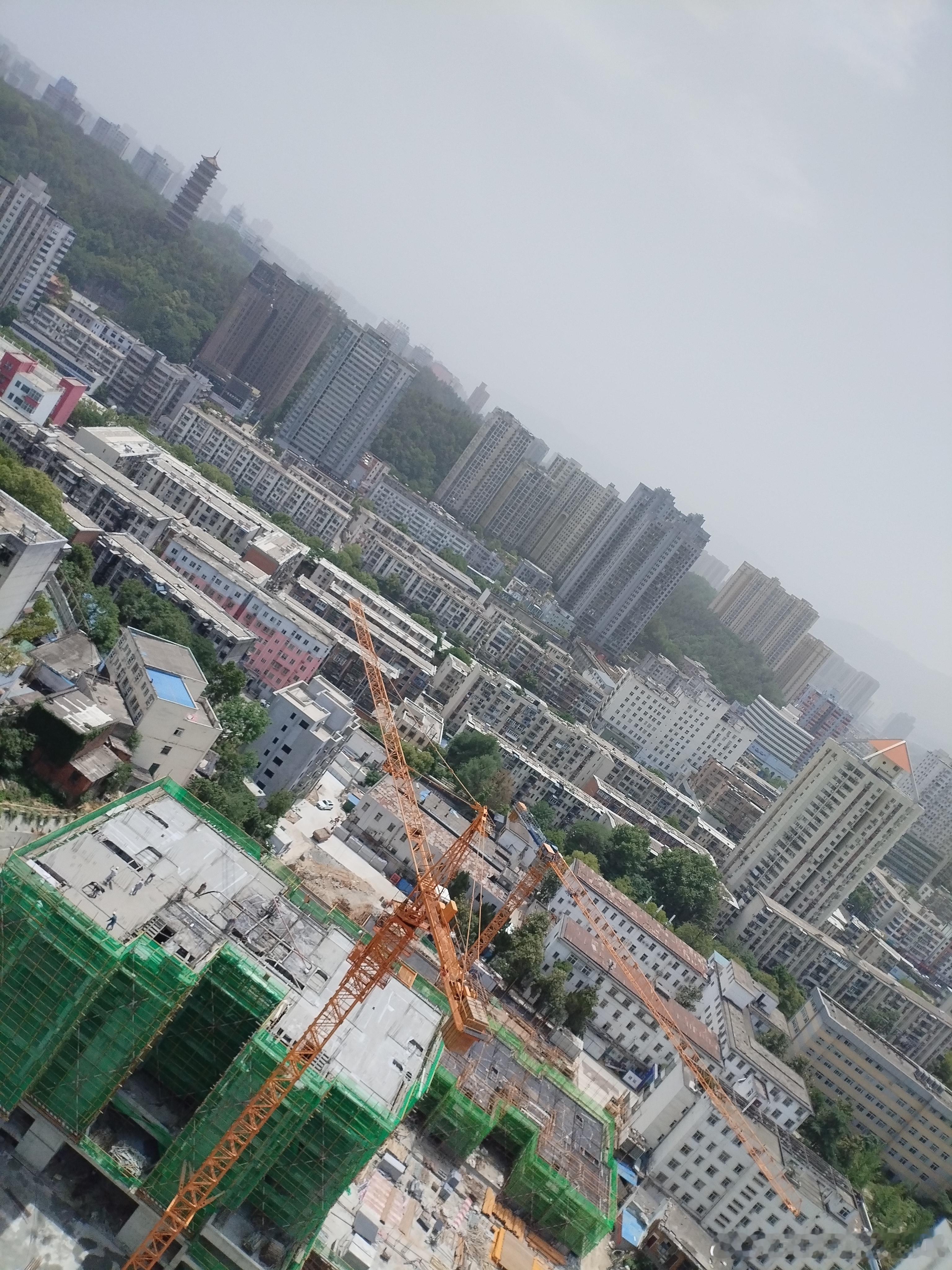 2025年5月7日央行宣布降息后：1、存款利息变少了银行存款利息大概率要降。以前