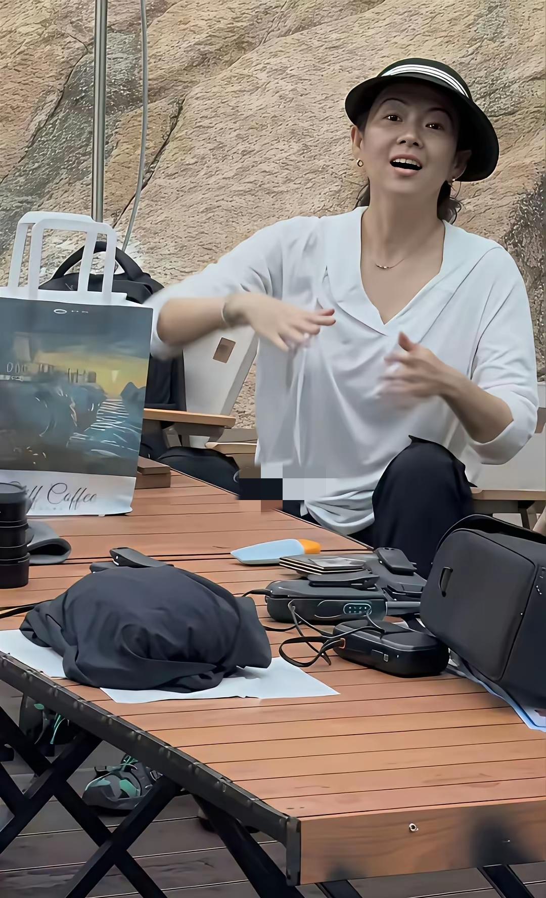 章子怡在我心里是天仙般的存在，一直不明白汪峰跟撒贝宁的选择，这么好看的美女不