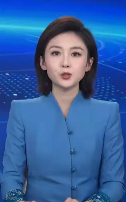 王宇彤毕业于中国传媒大学南广学院，是央视新闻频道主持人。2019年，年仅22岁的