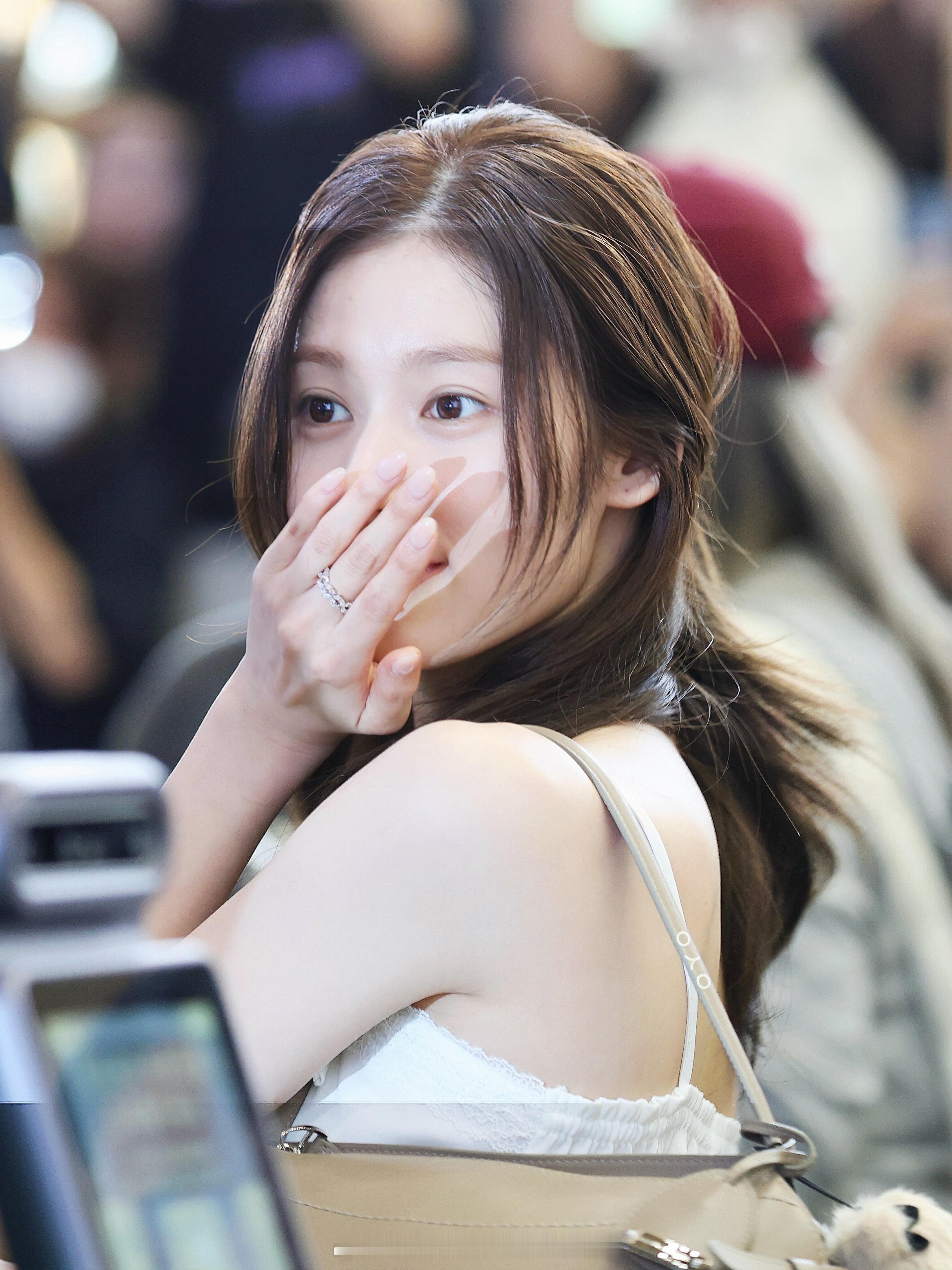 250915机场清纯大爆发twice凑崎纱夏sana​​​