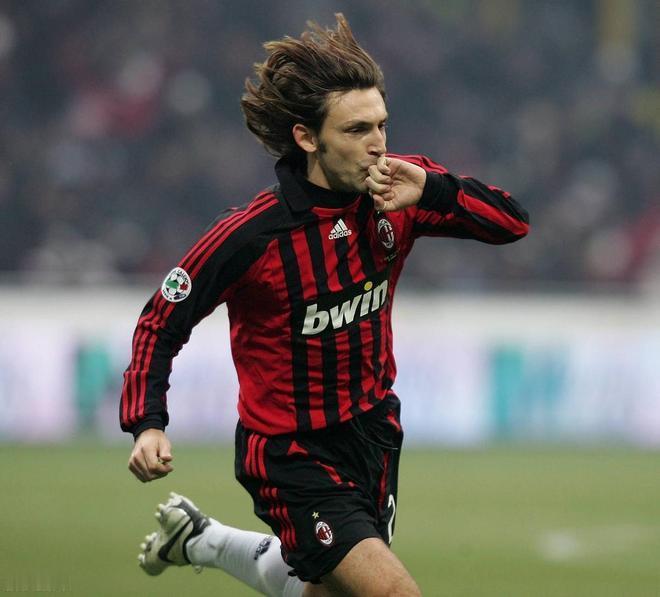 盘点皮尔洛心目中的历史最佳阵容：门将：布冯后卫：赞布罗塔、马尔蒂尼、卡福、内