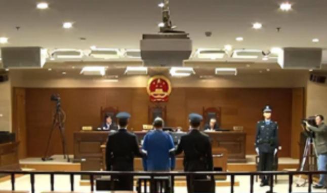 2003年，哈尔滨一位保安用2000元买彩票，第二天一开奖就中了500万。更令人