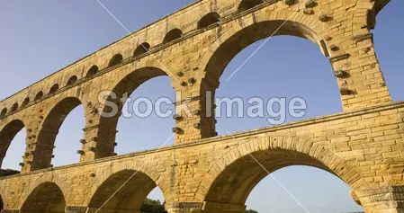 加德桥建成：城市交通的里程碑与工程奇迹