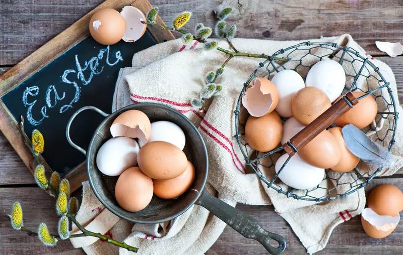 很多人喜欢自制花肥，觉得既环保又省钱，但这里面门道可不少。有人说鸡蛋壳碾碎就是磷