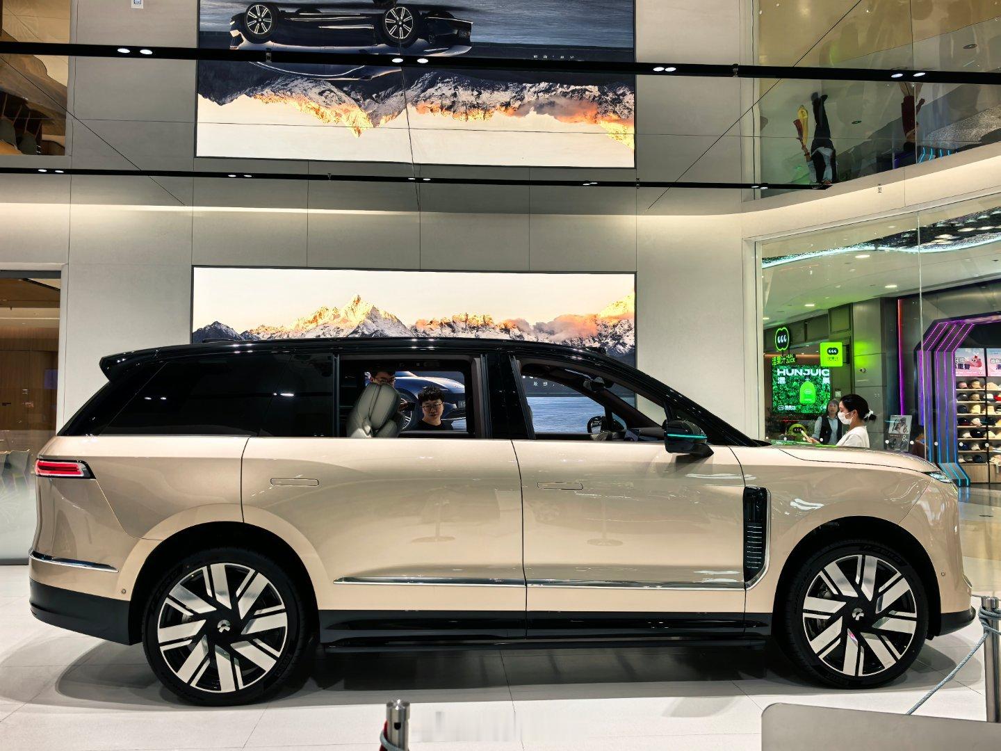 昨天看了看ES9。我有几个疑问，如果蔚来能够定义MPV，这台车做成MPV会怎样？