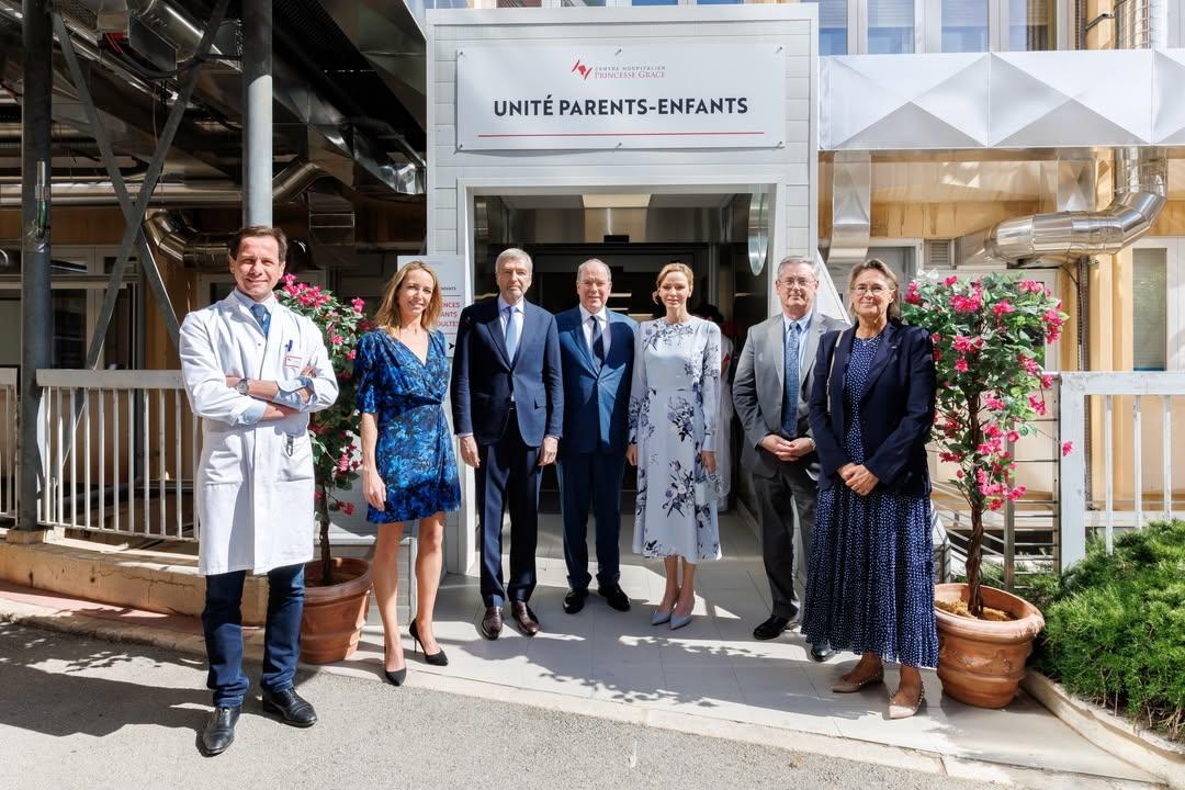 3月26日星期四，摩纳哥亲王阿尔贝二世殿下和夏琳王妃殿下为格蕾丝王妃医院中心新建