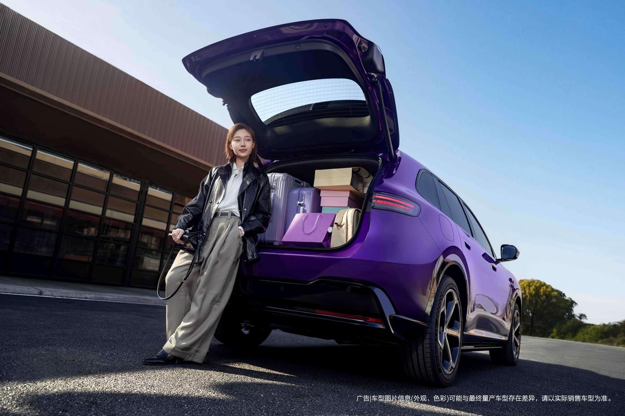 鸿蒙智行再添王牌！在刚刚的华为春季全场景新品发布会上，问界M6正式亮相并开启小订