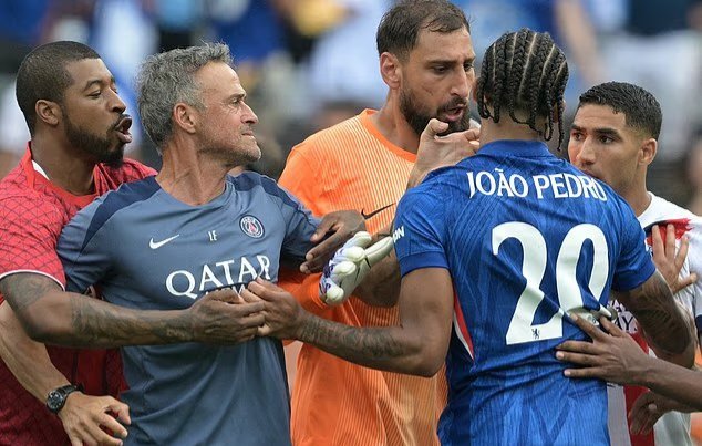 跟队：终于可以确认，在世俱杯决赛后，恩里克击打佩德罗脸部一事未受处罚，因为国际足