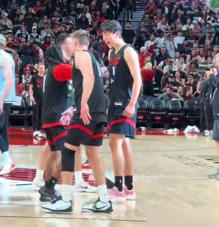 19岁杨瀚森要去抢NBA饭碗，开拓者给他留的坑，窄得只剩一条缝。克林根首发稳如泰山，场均12分11板