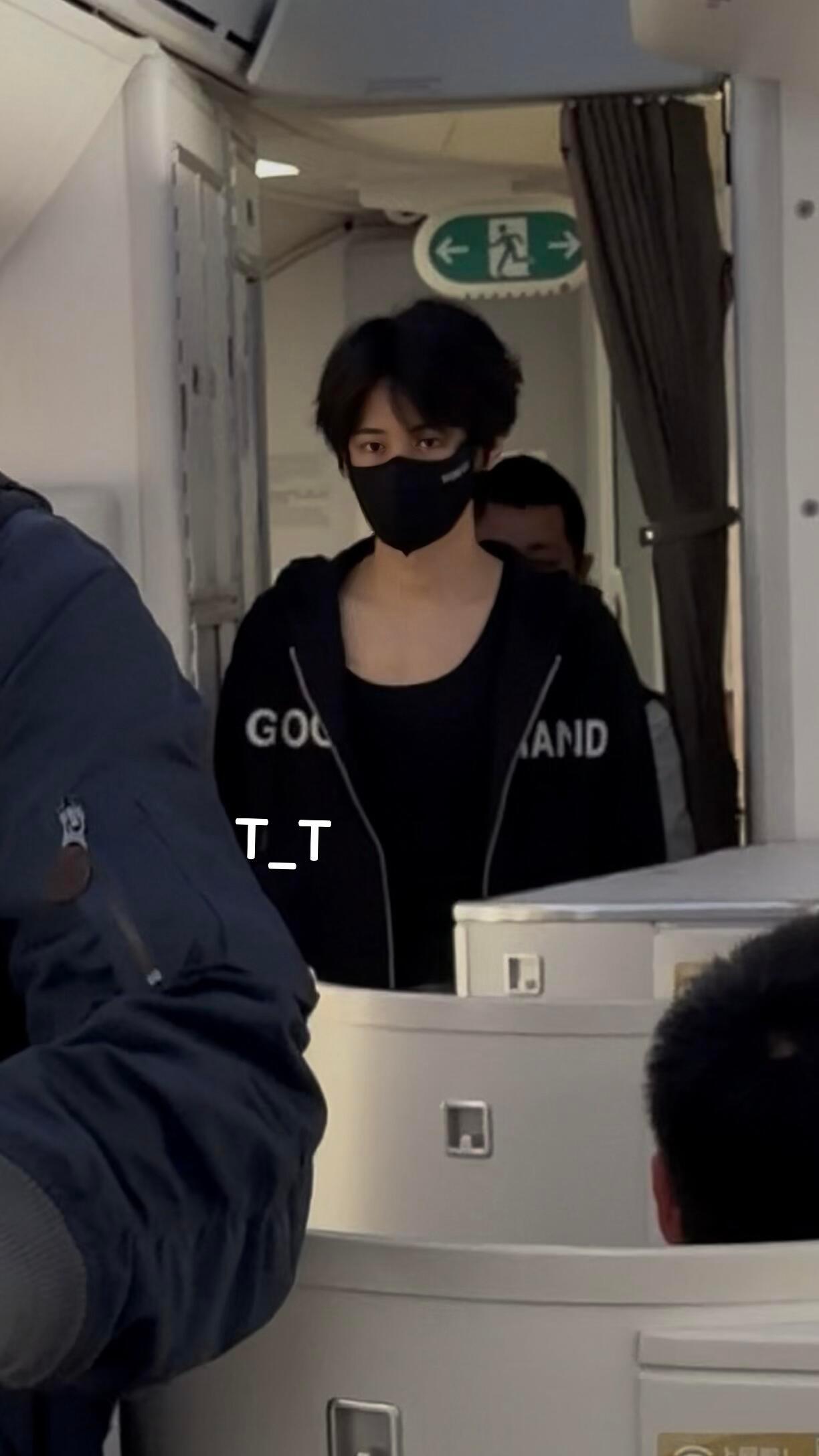 胸肌男神张真源张真源